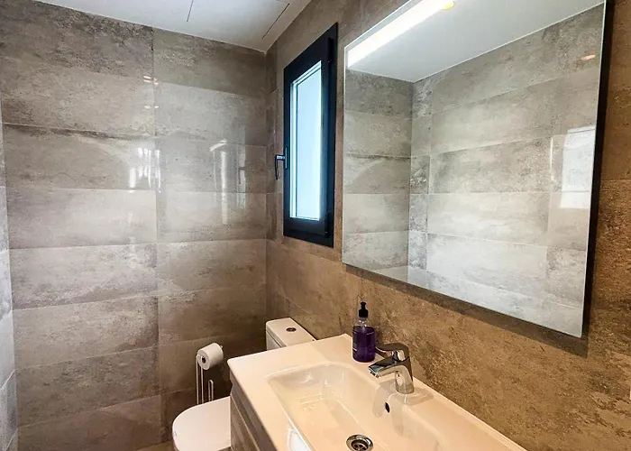 A2403 Brand New South Facing With Infinity Pool נרחה