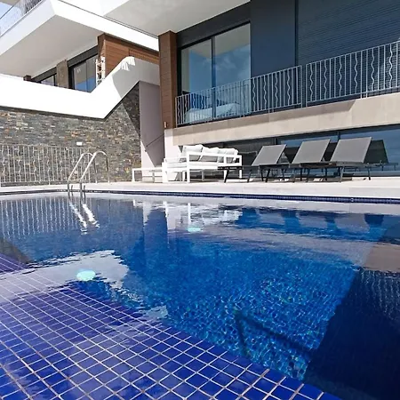 Willa A2403 Brand New South Facing With Infinity Pool
