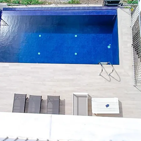 A2403 Brand New South Facing With Infinity Pool