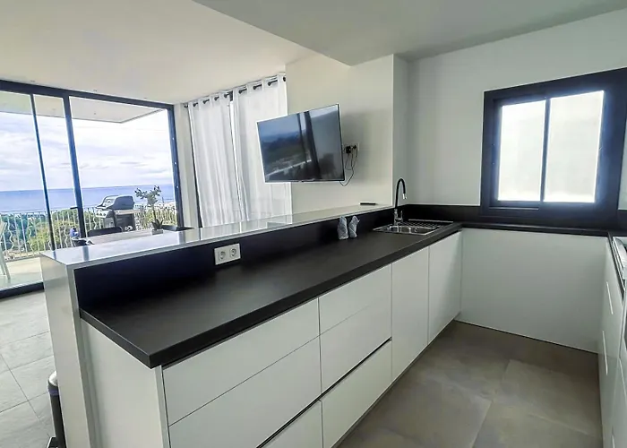 A2403 Brand New South Facing With Infinity Pool *