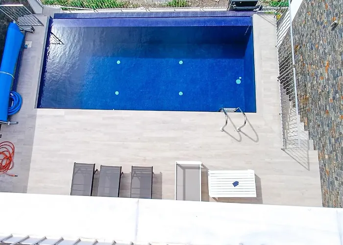 A2403 Brand New South Facing With Infinity Pool