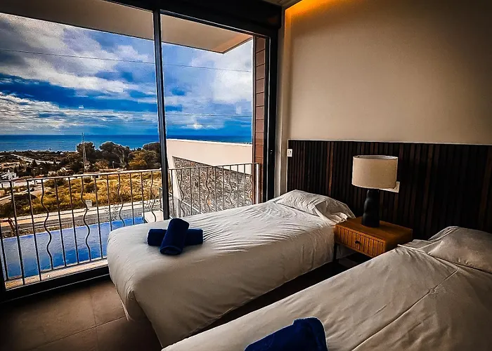 A2403 Brand New South Facing With Infinity Pool